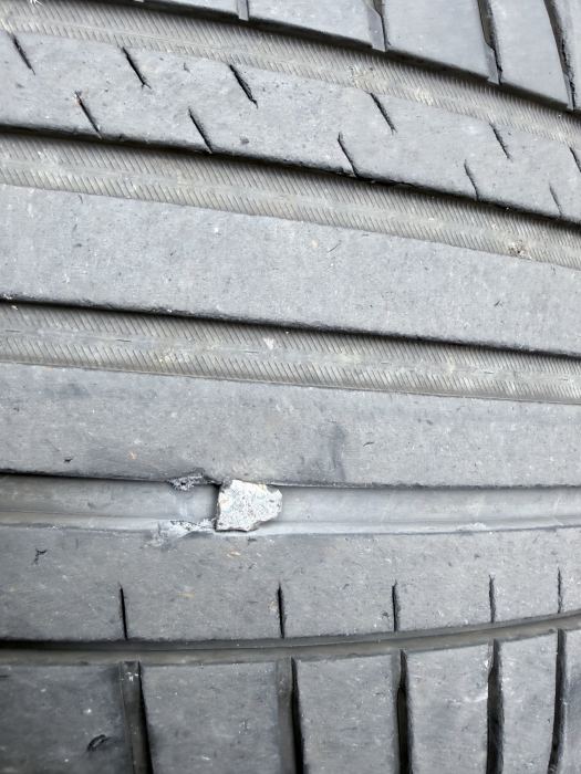 Lister Stealth — Front tyre — the damage that calls for replacement